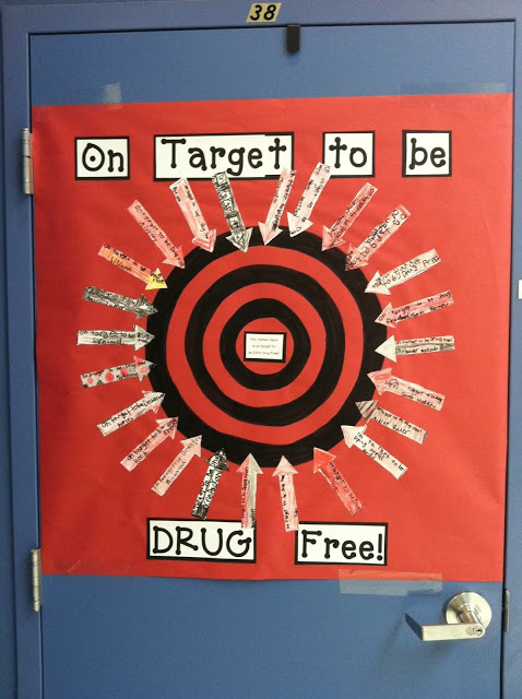 Red Ribbon Week classroom and door decorating and brag tags.