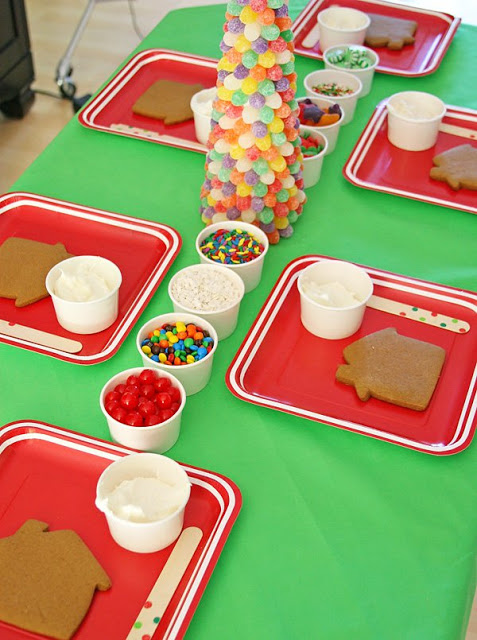 Lots of fun treats, crafts, activities and books to throw a gingerbread man themed classroom holiday party!